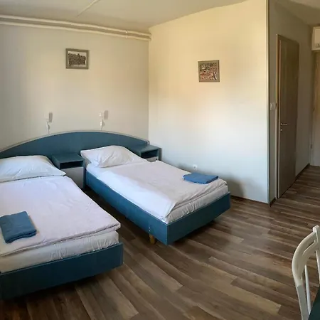 Joker Panzio Nocleg ze śniadaniem Pécs